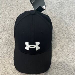 Under Armour Black and White Logo Cap for Boys
Size Small/Medium
NWT